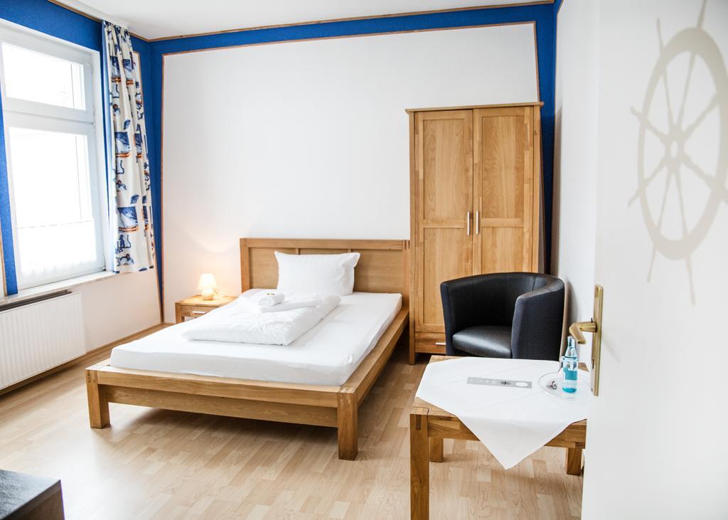 Hotel Tum Stueuermann 比苏姆 外观 照片