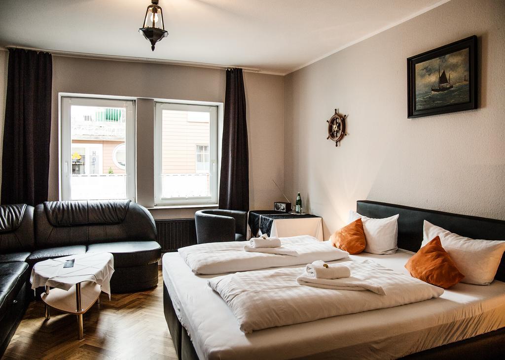 Hotel Tum Stueuermann 比苏姆 外观 照片