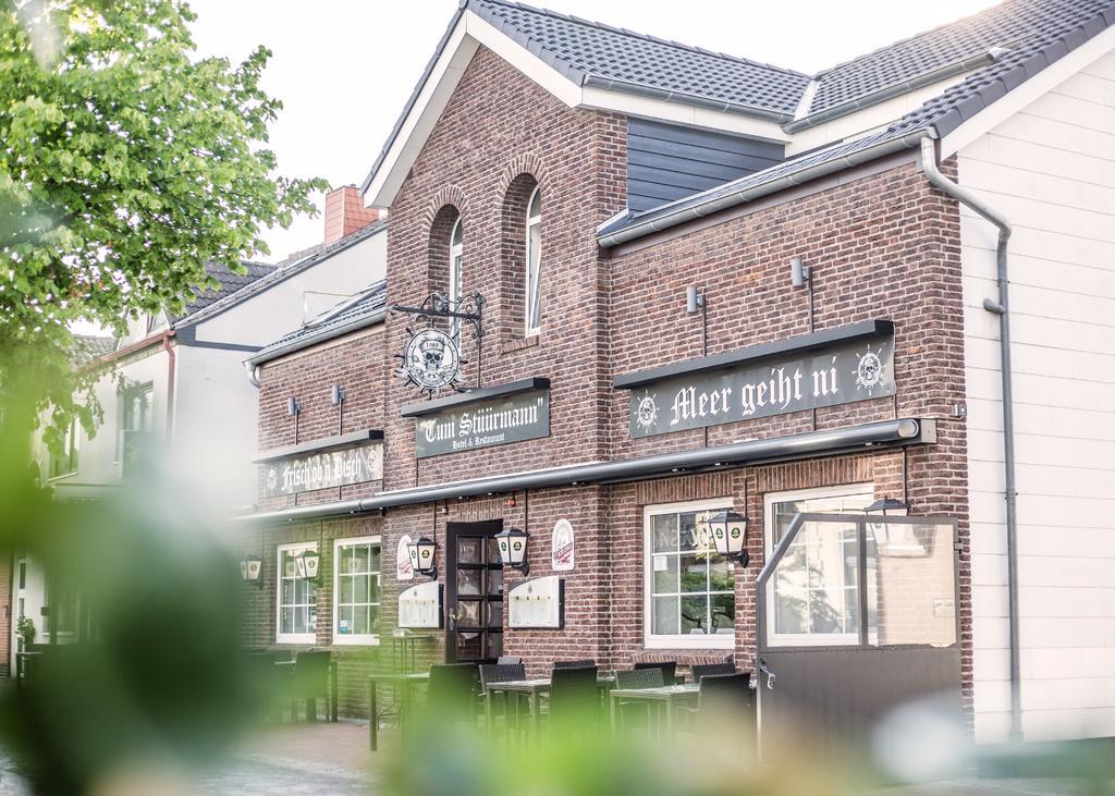 Hotel Tum Stueuermann 比苏姆 外观 照片